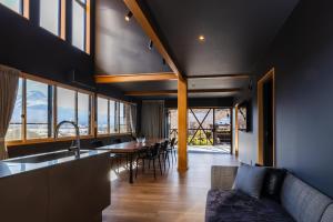 Kawaguchiko Country Cottage Ban的休息区