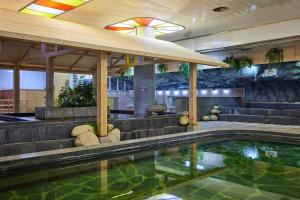 Bazén v ubytování Osaek Greenyard Hotel nebo v jeho okolí