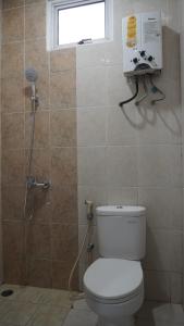 Ένα μπάνιο στο Villa Dalia Puncak EE8-25 +28 φωτογραφίες