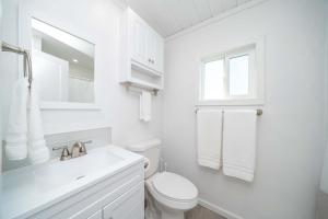 Et badeværelse på Motorboat Inn at Road Runner Resort + 14 billeder