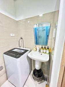 马尼拉Shore 2 condo Pool view Beach vibes near SM MOA的相册照片