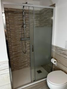 Ein Badezimmer in der Unterkunft Elegant & Spacious 2BR 2BA Unit with Private Patio