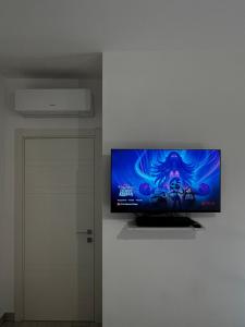 TV/Unterhaltungsangebot in der Unterkunft Elegant & Spacious 2BR 2BA Unit with Private Patio