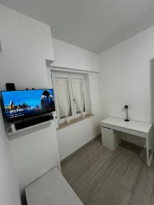 TV/Unterhaltungsangebot in der Unterkunft Elegant & Spacious 2BR 2BA Unit with Private Patio