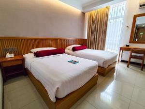 Postel nebo postele na pokoji v ubytování Ivory Hotel Bandung