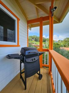 Rõdu või terrass majutusasutuses Roatan - house for 4 by the sea