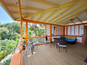 Rõdu või terrass majutusasutuses Roatan - house for 4 by the sea