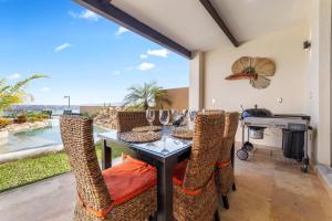Μπαλκόνι ή βεράντα στο Family House Pool & Lake view 4 Bedrooms
