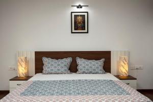 Postel nebo postele na pokoji v ubytování Luminous Apartments & Suites