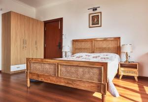 Postel nebo postele na pokoji v ubytování Luminous Apartments & Suites