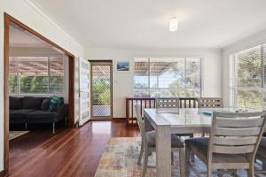 Ruang duduk di Turner's Retreat, Guilderton +44 gambar