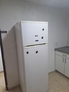 Una cocina o cocineta en Damesek Eliezer House 7 fotos más