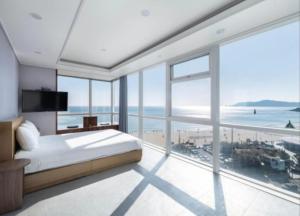 Postel nebo postele na pokoji v ubytování Hotel Haeundae Elysia