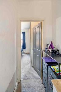 Kuchyň nebo kuchyňský kout v ubytování Private Room in Uxbridge near Heathrow
