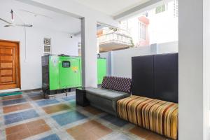 Posezení v ubytování Fabhotel Hathvik Park - Near to Nandanam Metro Station