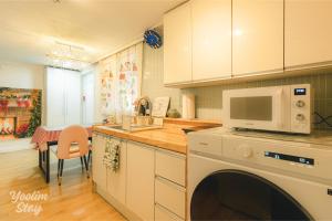 a kitchen with a sink and a microwave at Yoolim stay # 건대입구# 성수# 잠실롯데타워 in Seoul