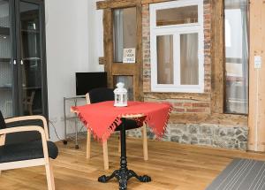 Μια τηλεόραση ή/και κέντρο ψυχαγωγίας στο Guest House und Appartments