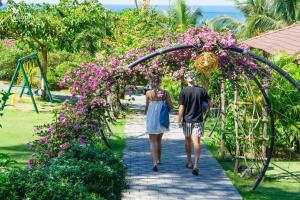 Ein Garten an der Unterkunft Camia Resort & Spa