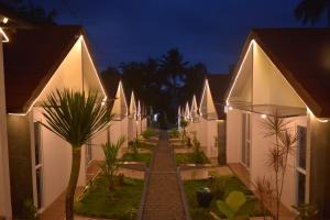 Taman di luar Sambas Cottages