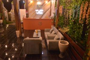 Ruang duduk di Sambas Cottages