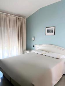 Llit o llits en una habitació de Hotel Sole