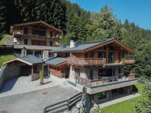 Fotografia z galérie ubytovania Chalet in Saalbach with Panoramic Sauna v destinácii Saalbach Hinterglemm + 19 fotografií
