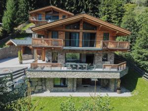 Fotografia z galérie ubytovania Chalet in Saalbach with Panoramic Sauna v destinácii Saalbach Hinterglemm