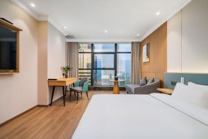 Postel nebo postele na pokoji v ubytování Tonglu City Center Rosery Hotel