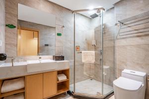 Koupelna v ubytování Tonglu City Center Rosery Hotel