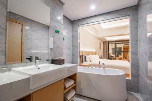 Koupelna v ubytování Tonglu City Center Rosery Hotel