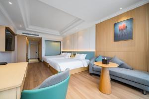 Postel nebo postele na pokoji v ubytování Tonglu City Center Rosery Hotel