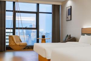 Postel nebo postele na pokoji v ubytování Tonglu City Center Rosery Hotel