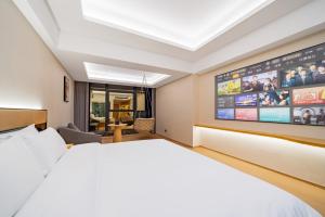 Postel nebo postele na pokoji v ubytování Tonglu City Center Rosery Hotel
