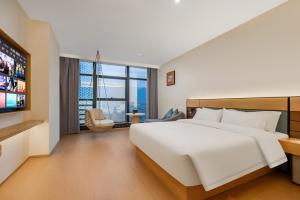 Postel nebo postele na pokoji v ubytování Tonglu City Center Rosery Hotel