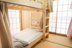 Voodi või voodid majutusasutuse 木の家ゲストハウス前橋2号館 toas