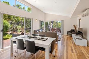 Χώρος καθιστικού στο Alkira @ Cape Villas Dunsborough