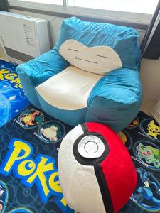 a bean bag chair with a face on it on the floor at ヴィオラ菊水 in Sapporo