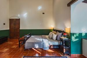 Fotografie z fotogalerie ubytování SaffronStays Calamondinn Bungalow - 5BR heritage coffee plantation villa with tours, art & colonial charm in Coorg v destinaci Gonikoppal + 35 fotografií