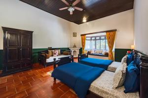 Fotografie z fotogalerie ubytování SaffronStays Calamondinn Bungalow - 5BR heritage coffee plantation villa with tours, art & colonial charm in Coorg v destinaci Gonikoppal