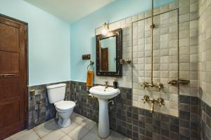 Fotografie z fotogalerie ubytování SaffronStays Calamondinn Bungalow - 5BR heritage coffee plantation villa with tours, art & colonial charm in Coorg v destinaci Gonikoppal