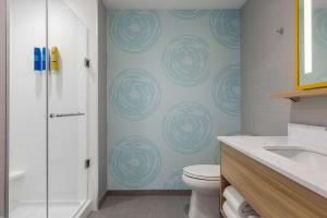 Tru By Hilton Bracebridge, On的一间浴室