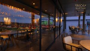 Veitingastaður eða matsölustaður á Saptha Resort and Spa