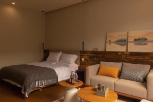 One Zen Lodge Snowy Haven客房内的一张或多张床位
