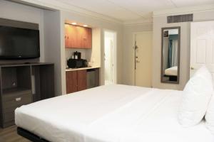 Postel nebo postele na pokoji v ubytování Quality Inn Aurora Denver
