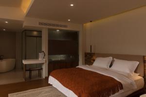 One Zen Lodge Snowy Haven客房内的一张或多张床位
