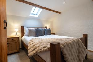 a bedroom with a bed and a skylight at The Coach House - Beautiful Home in Cheltenham! in Cheltenham