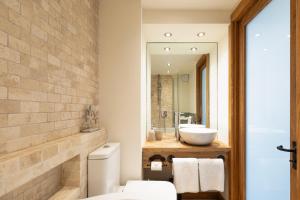 a bathroom with a sink and a toilet and a mirror at The Coach House - Beautiful Home in Cheltenham! in Cheltenham +81 photos