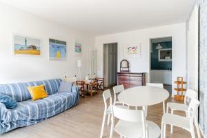 Posedenie v ubytovaní Sea view apartment with private garden