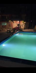 Bazén v ubytování SAHAY VILLA RESORT nebo v jeho okolí