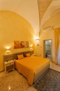 a bedroom with a large bed in a room at Le Radici in Uggiano la Chiesa